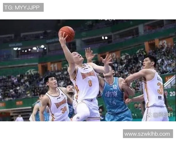 广州篮球队进攻体系解析：战术布局与球员配合的完美结合